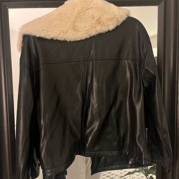 Jakke Black Leather Jacket with Cream Collar ~ Size 4 - Picture 2 of 4